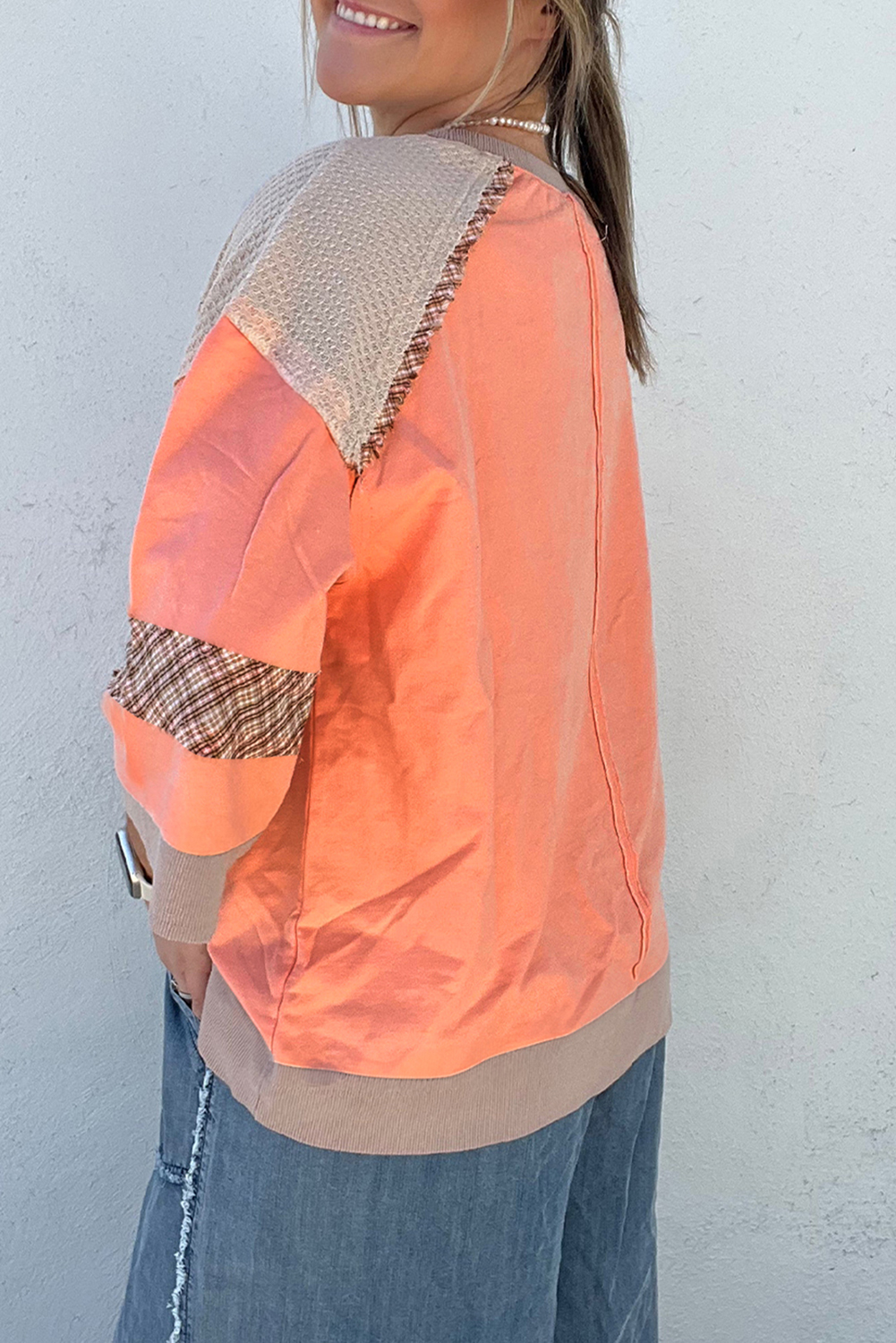 Stylish Women's Round Neck Plaid Patchwork Top with Bracelet Sleeves - Detail View 3