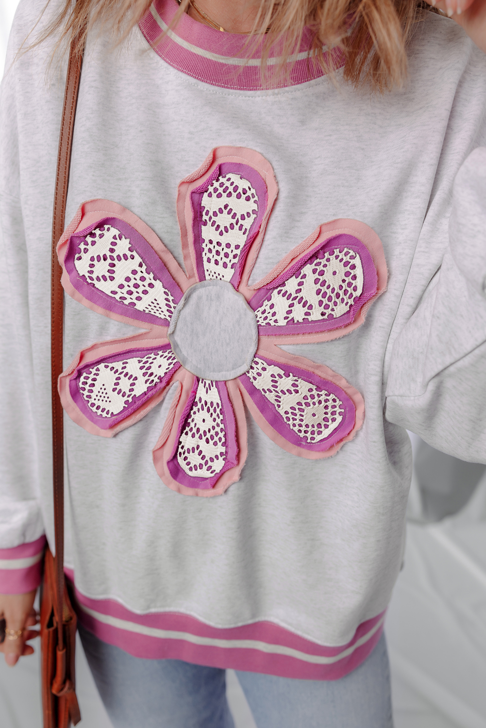 Cozy and Chic Gray Sweatshirt for Daily Wear - Perfect for Autumn Fashion - Detail View 7