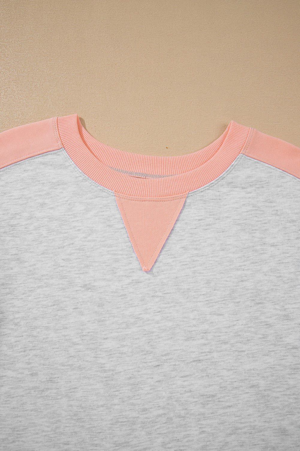 Stylish Plus Size Casual Set: Light Grey Colorblock Pullover with High Waist Shorts - Detail View 10