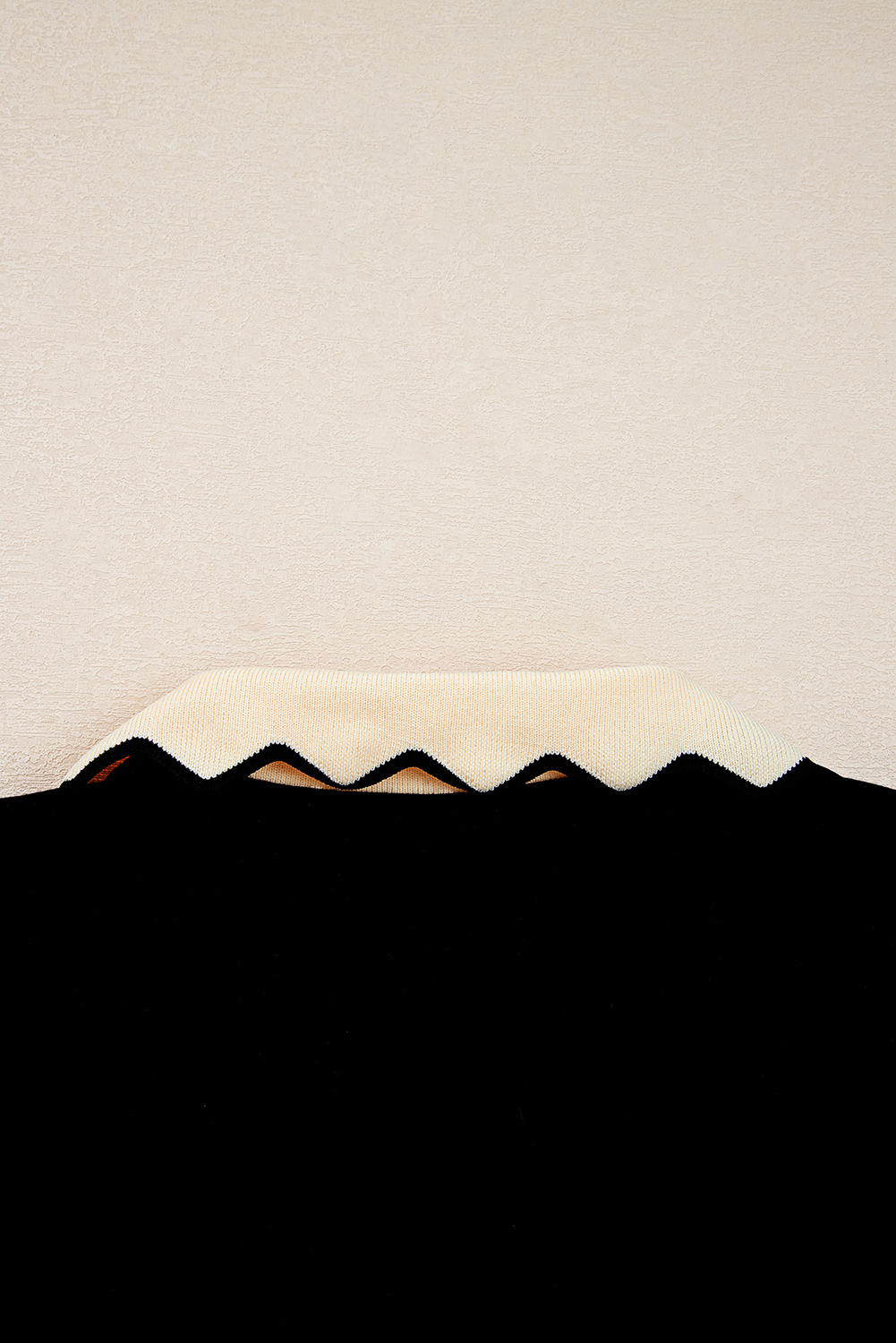 Stylish Black Long Sleeve V Neck Top with Scallop Trim and Color Block Design - Detail View 6