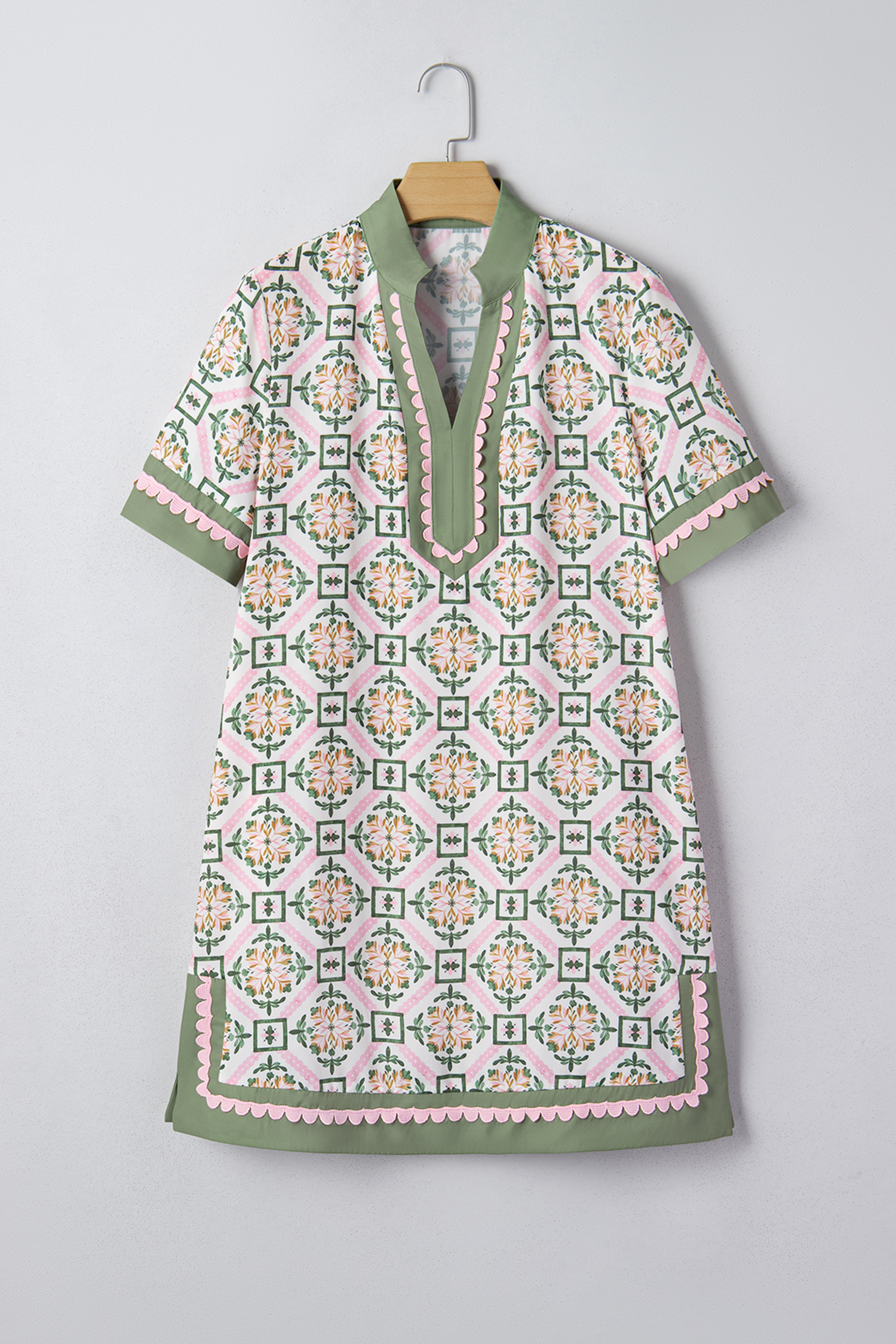 Casual Women's Short Sleeve Shift Dress with Geometric Flower Print – Relaxed Fit Summer Mini Dress - Detail View 5