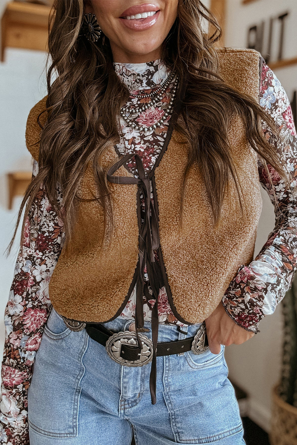 Stylish Western-Inspired Sleeveless Sherpa Vest with Double Tie Design - Detail View 2