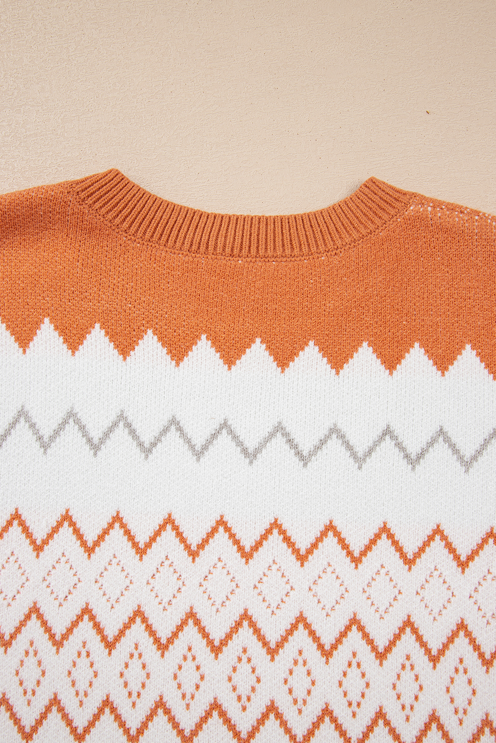 Stylish Long Sleeve Khaki Sweater with Color Block and Geometric Design - Detail View 18