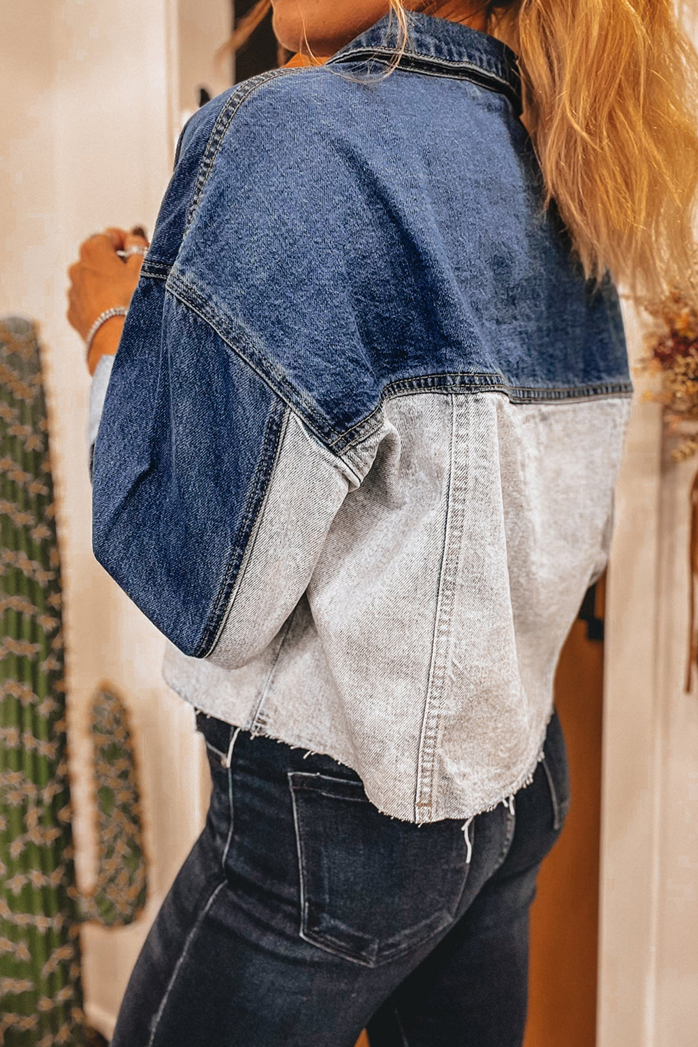Stylish Lightweight Cropped Denim Jacket - Color Block Design for Modern Women - Detail View 2
