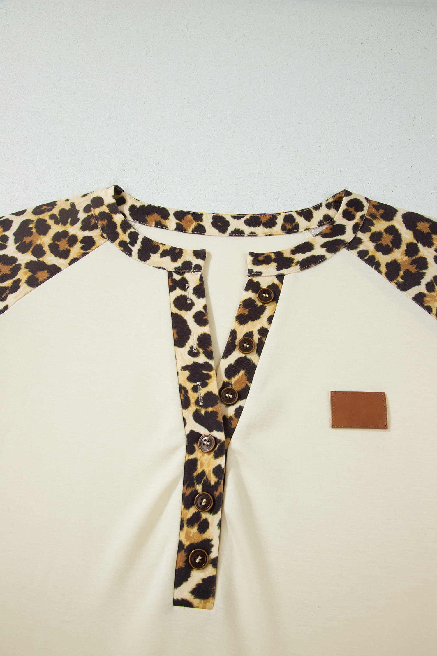 Casual Women's Leopard Print Contrast Polo Shirt – Short Sleeve Beige Tee for Daily Wear, All-Season Style - Detail View 5