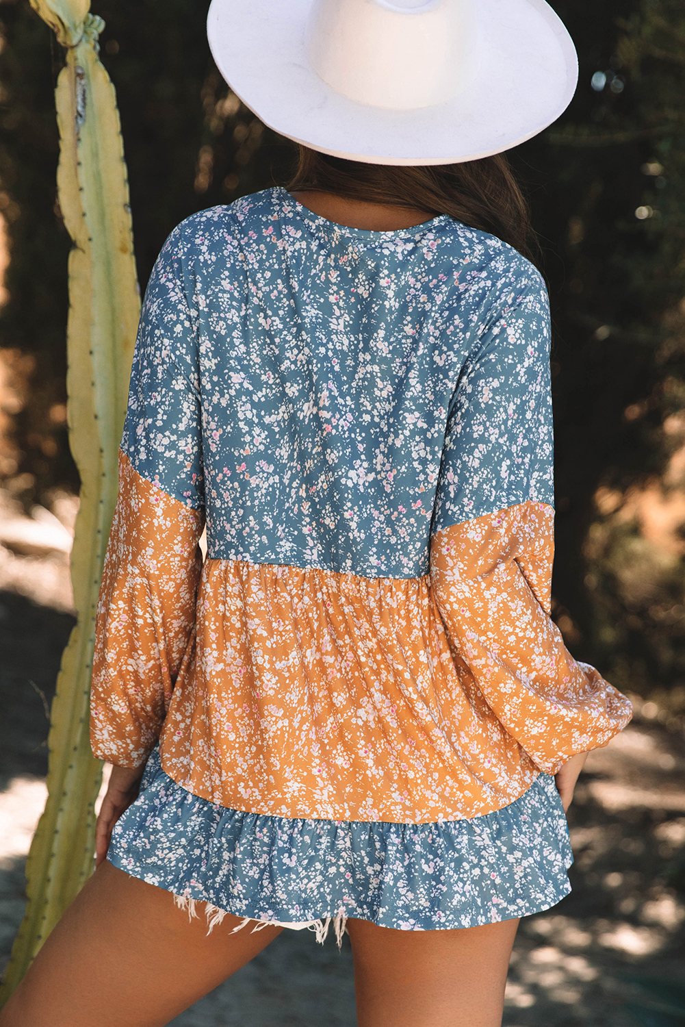 Chic Long Sleeve Floral Blouse with Ruffled Hem and Colorblock Pattern for Daily Wear - Detail View 2