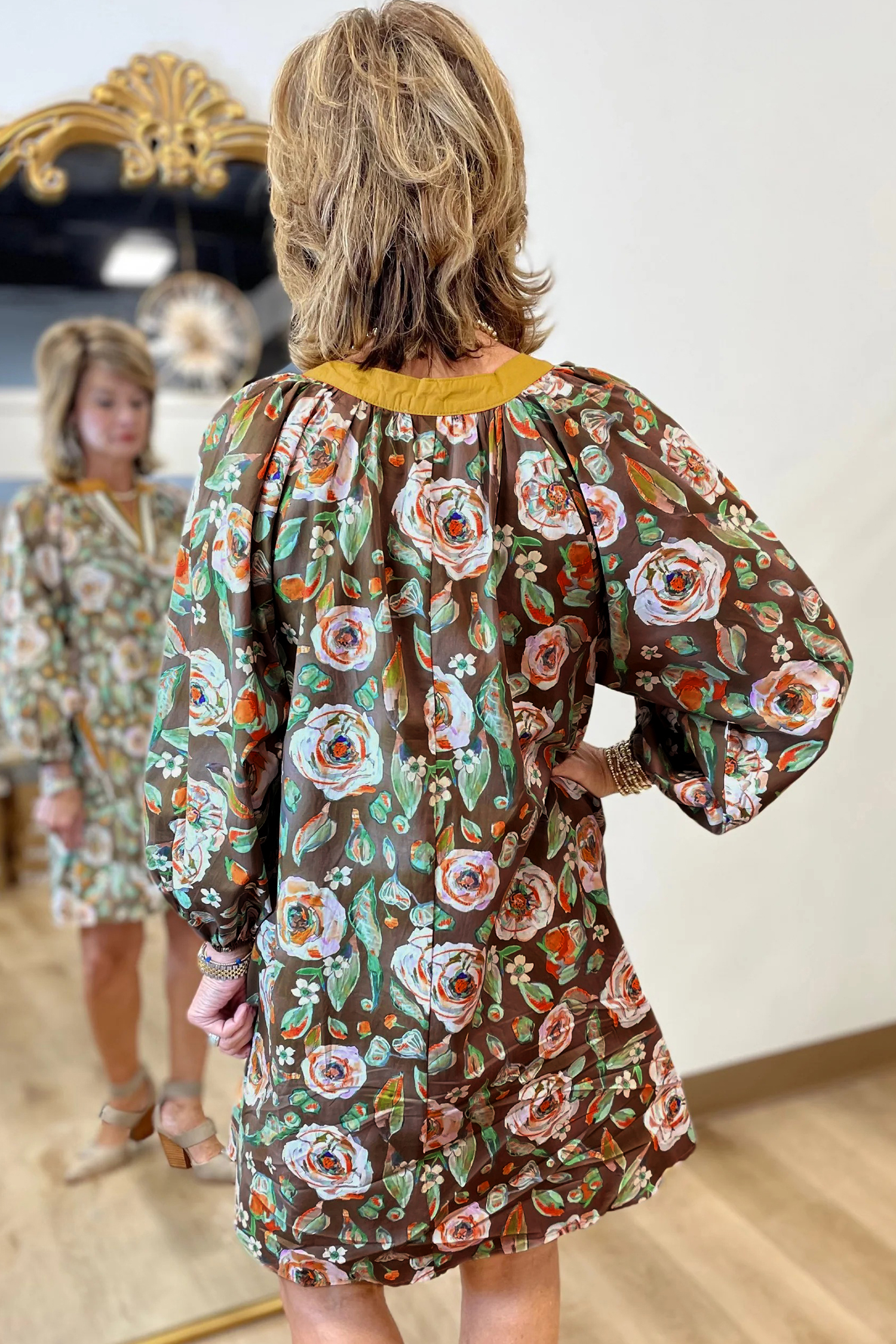 Women's Brown Floral Print V-Neck Mini Dress with Contrast Trim – Perfect for Spring Vacations - Image 2