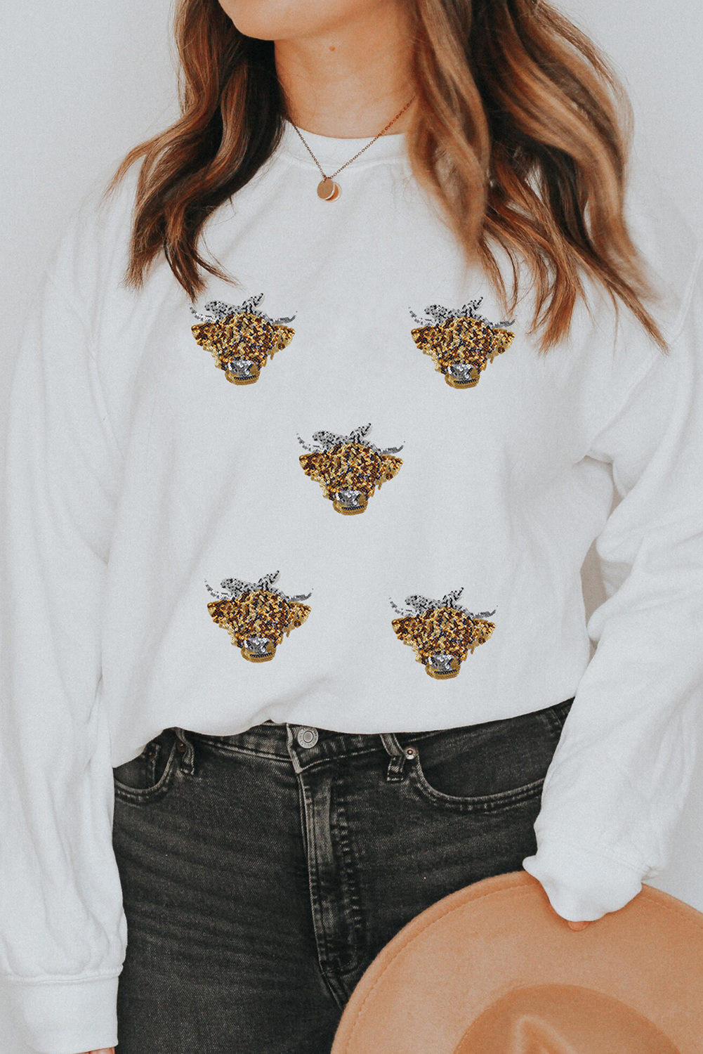 Cozy and Chic Women's Animal Print Sweatshirt - Perfect for Daily Wear - Detail View 3