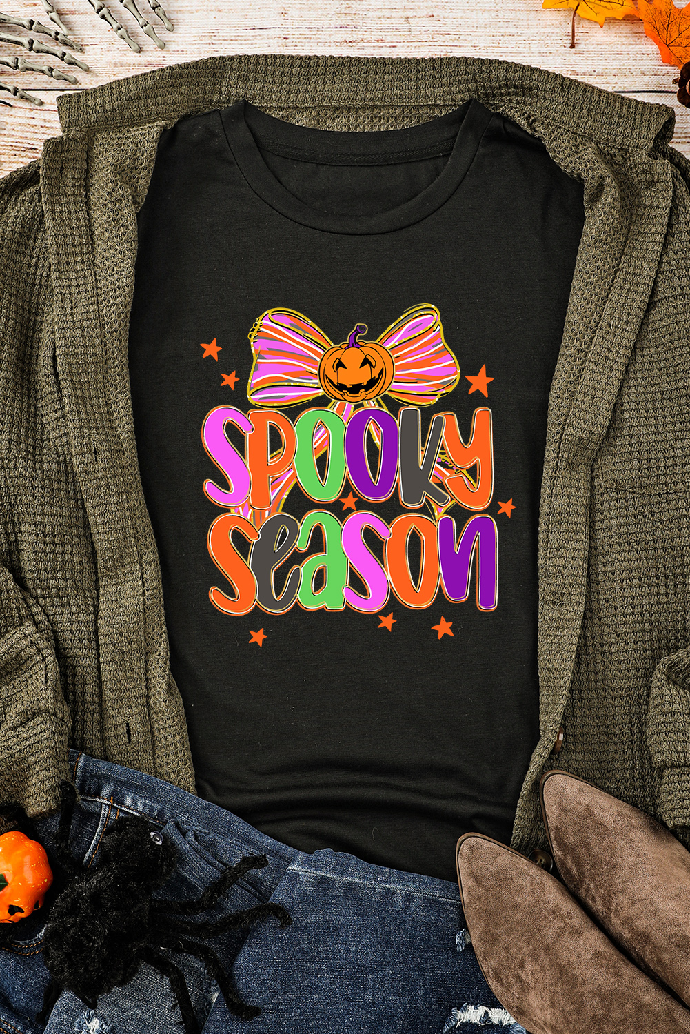Casual Short Sleeve Round Neck T-Shirt with Spooky Pumpkin Bow Design - Detail View 2
