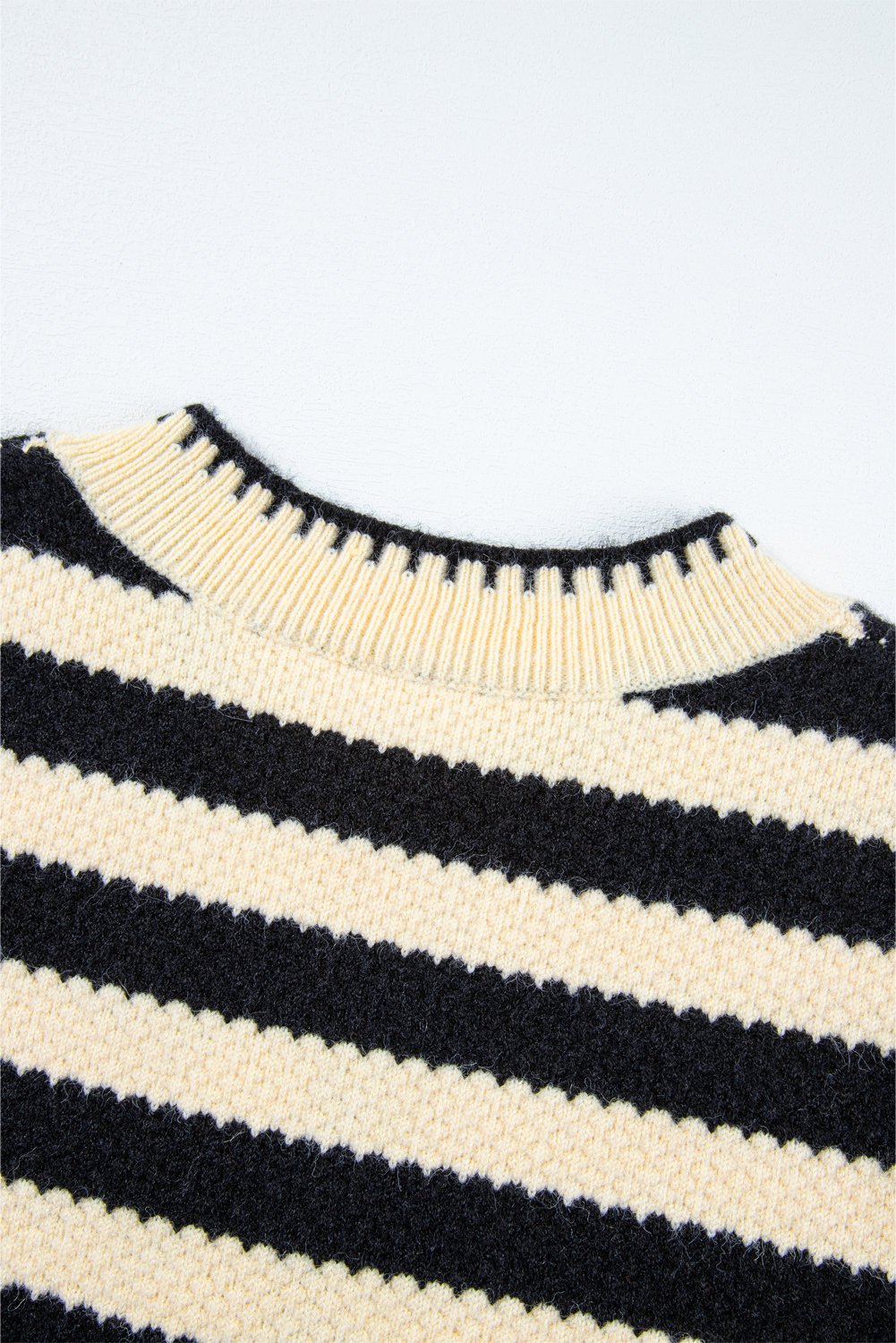 Elegant Daily Wear Cardigan - Comfortable Long Sleeve with Gold Button Details - Detail View 15