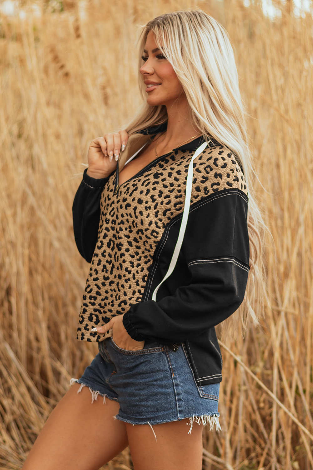 Stylish Contrast Stitching Leopard Hoodie – Comfortable Shift Pullover for Women - Detail View 3