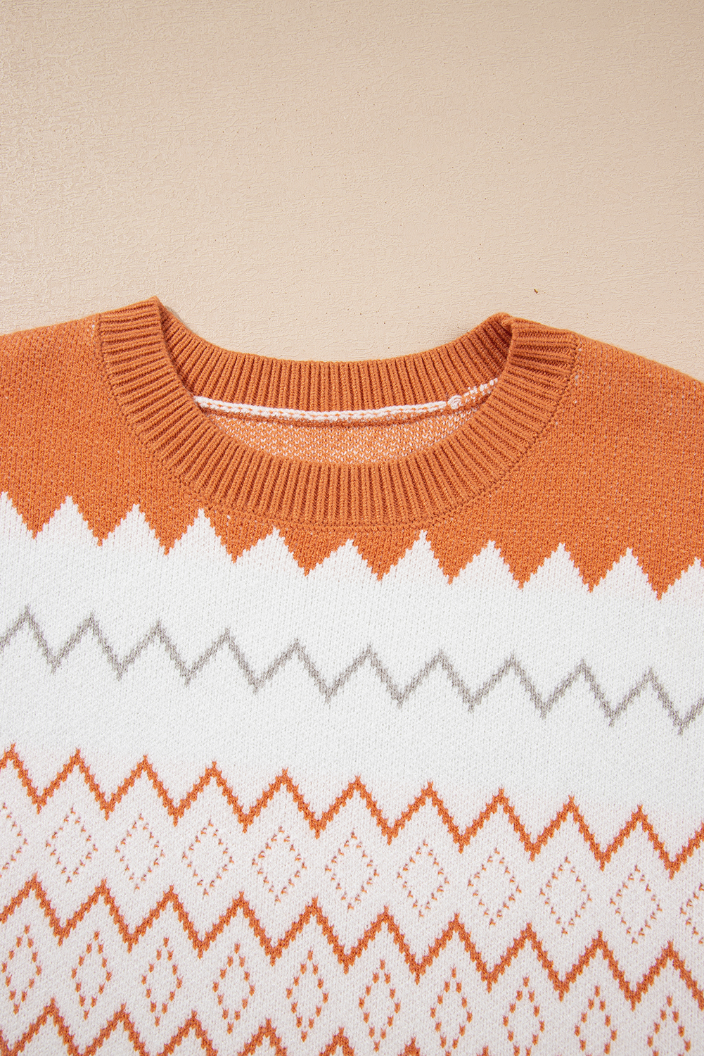 Women's Khaki Zigzag Geometric Pattern Knitted Pullover Sweater for Casual Fall Days - Detail View 17