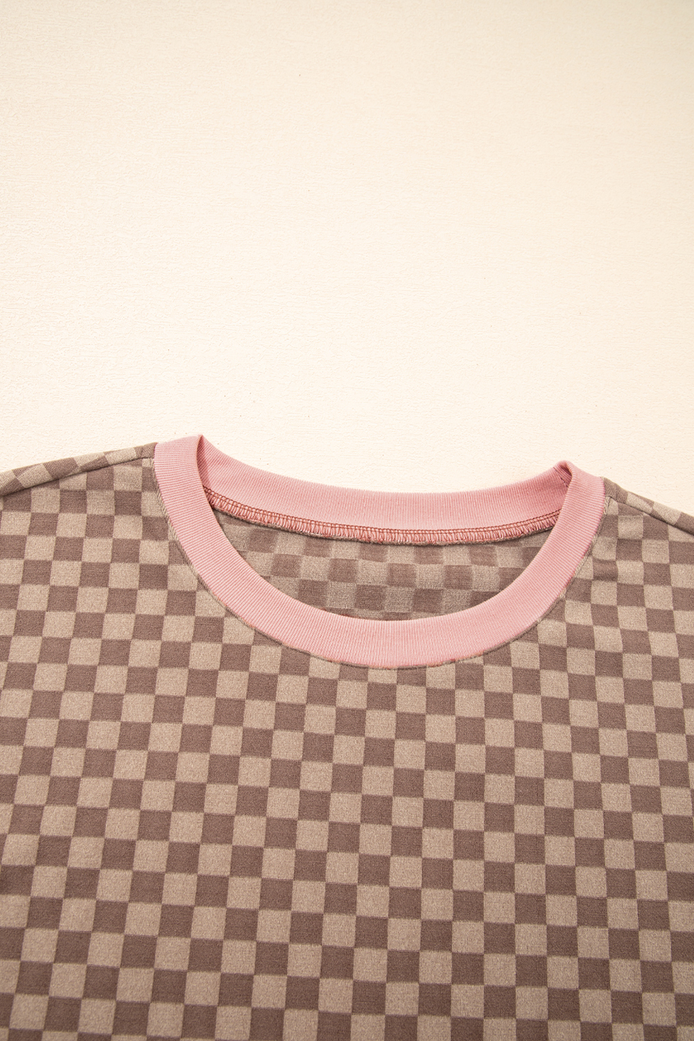 Comfortable and Stylish Two-Piece Set: Checkerboard Print Long Sleeve Top & Shorts - Detail View 7
