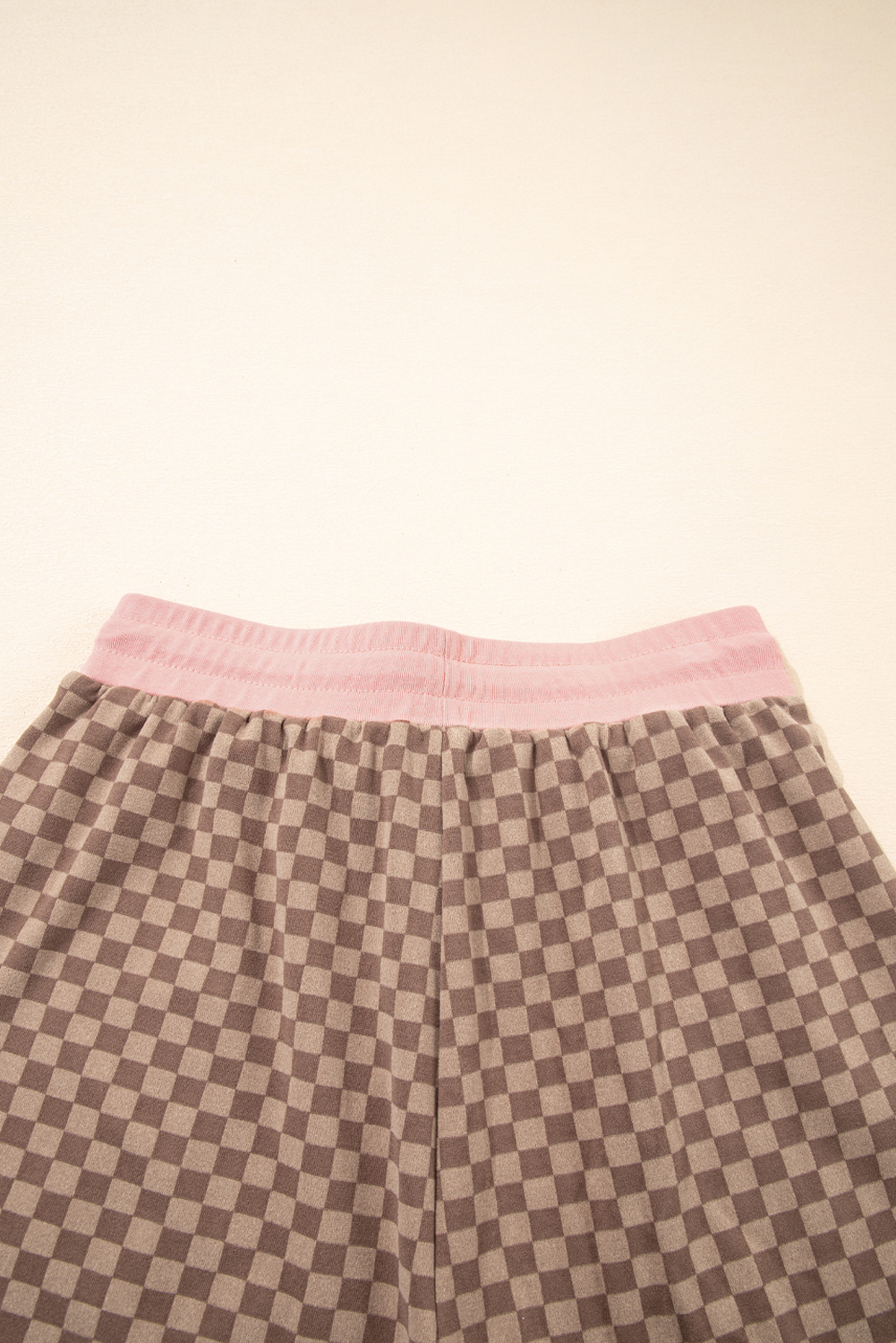 Comfortable and Stylish Two-Piece Set: Checkerboard Print Long Sleeve Top & Shorts - Detail View 11