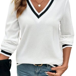 Women's White Textured Knit V Neck Pullover – Casual Striped Trim Waffle Top for Daily Wear - Main View