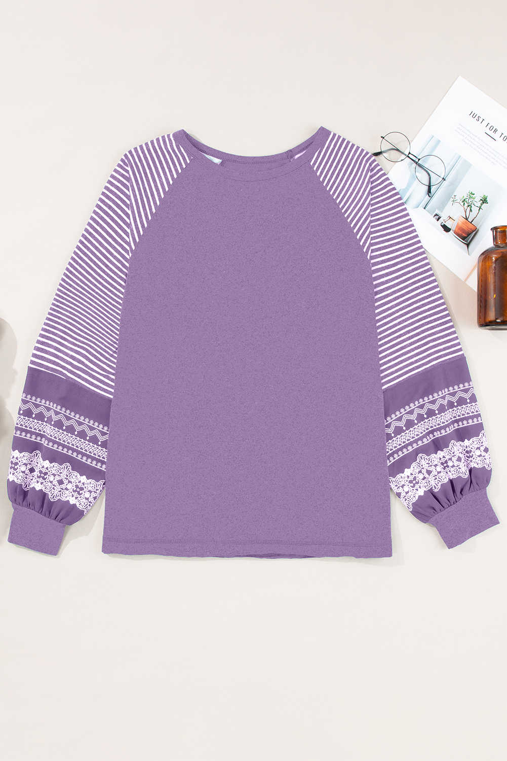 Stylish Women's Raglan Sleeve Top - Perfect for Daily Wear in Fall & Autumn - Detail View 3
