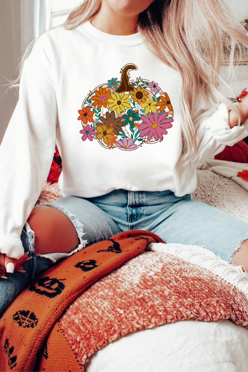 Casual White Sweatshirt Featuring Floral Pumpkin Graphic for Daily Wear - Detail View 7