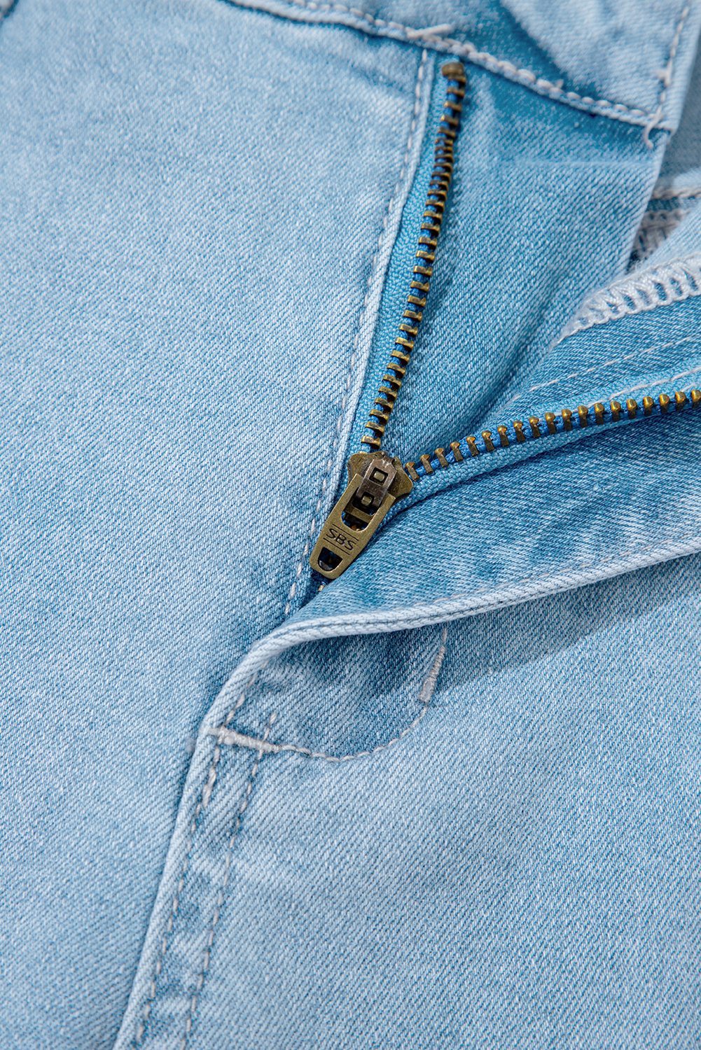 Women's Beau Blue High Rise Barrel Relaxed Jeans with Patch Pockets - Detail View 9