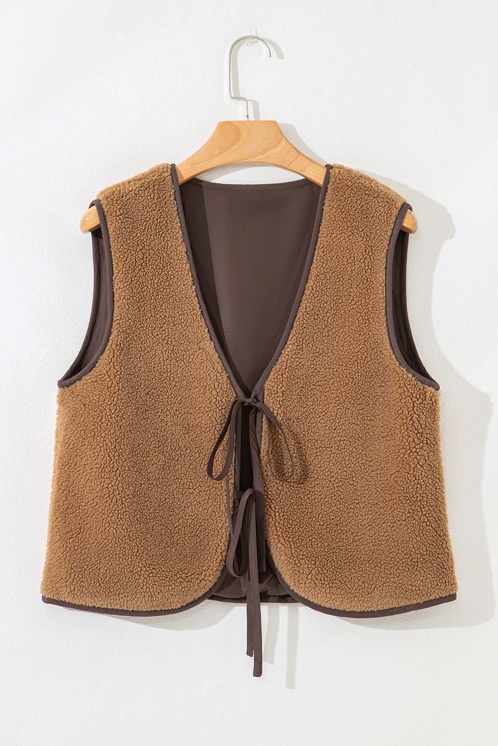 Stylish Western-Inspired Sleeveless Sherpa Vest with Double Tie Design - Detail View 6