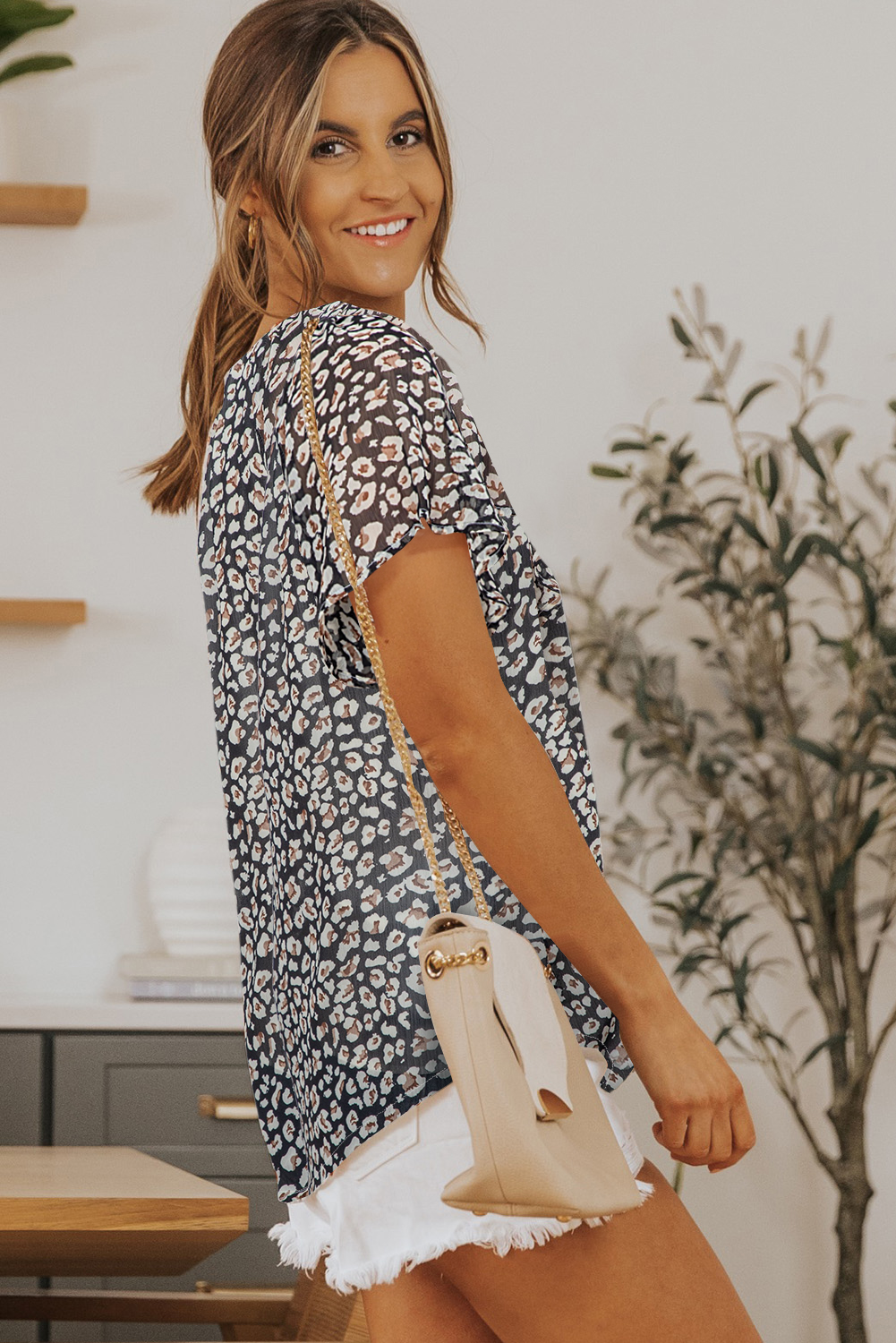 Elegant V Neck Shift Blouse - Perfect for Summer Casual Outings - Detail View 3