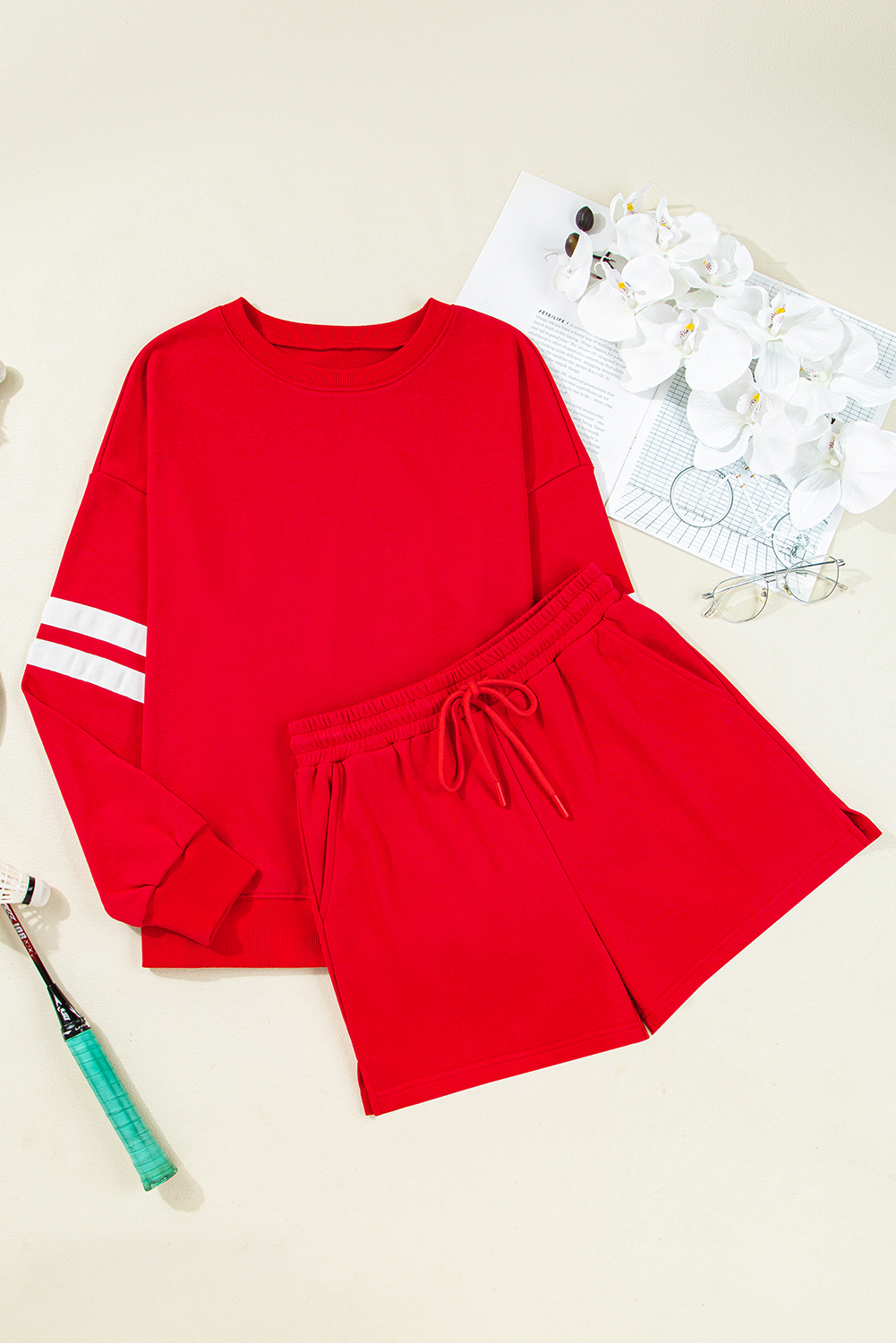 Stylish Fall & Autumn Outfit: Comfortable Drop Shoulder Sweatshirt and Shorts Set - Detail View 3