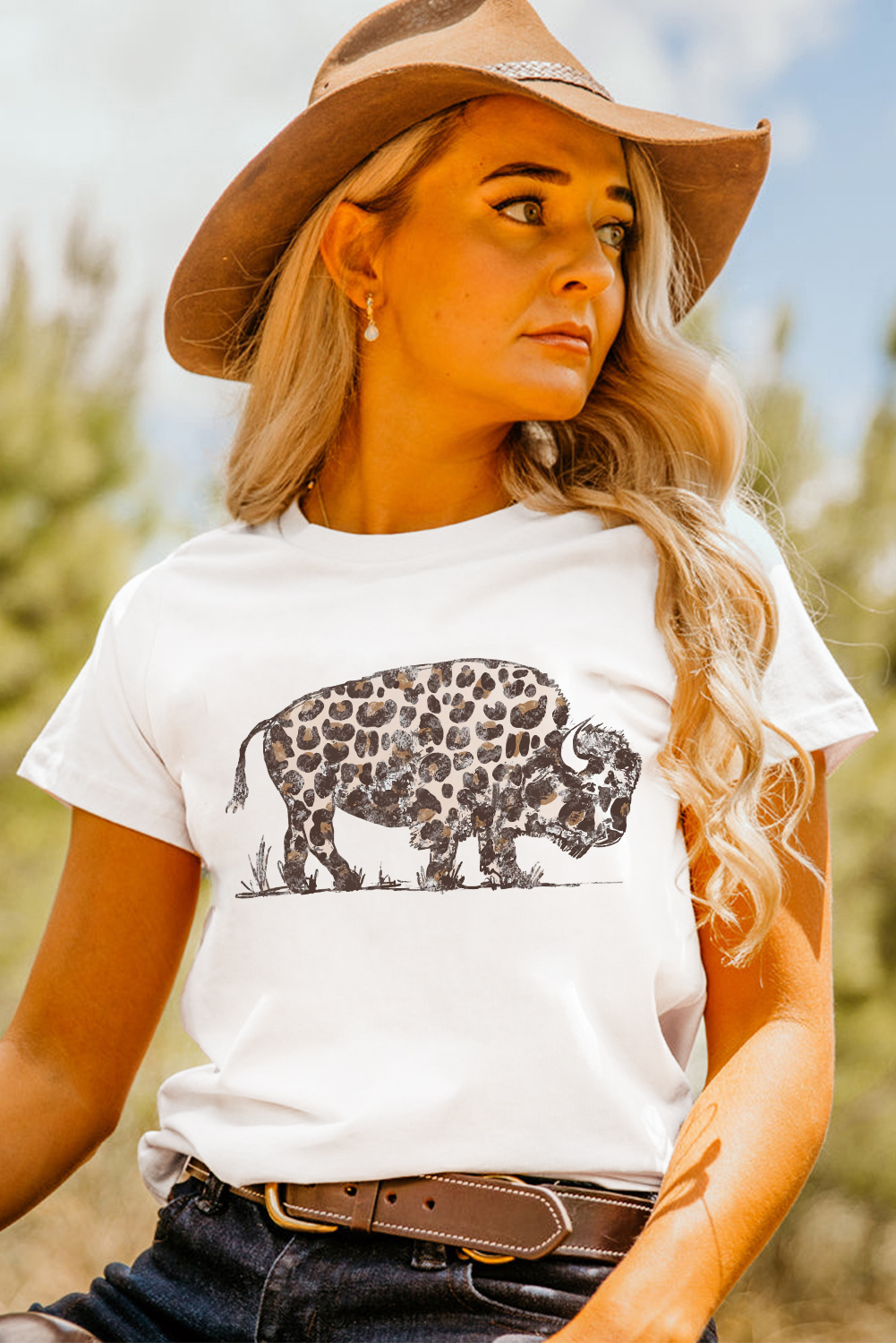 Soft and Comfortable White T-Shirt - Perfect for Daily Wear and Summer Outings - Detail View 3