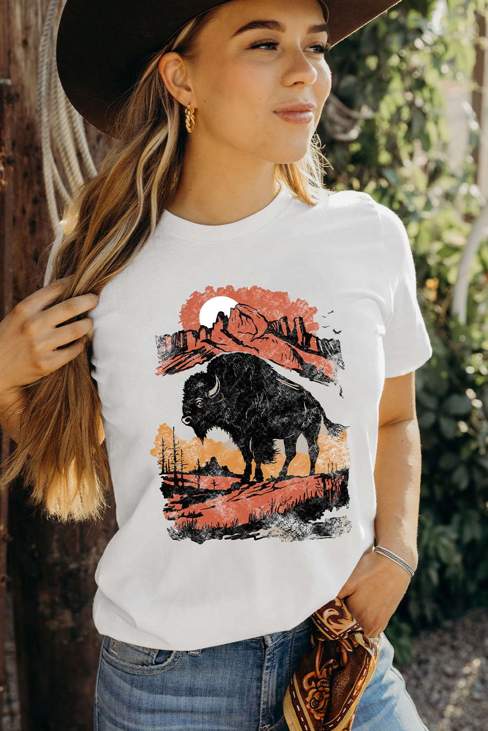 Chic Casual T-Shirt with Vibrant Buffalo Graphic - Perfect for Summer - Detail View 2