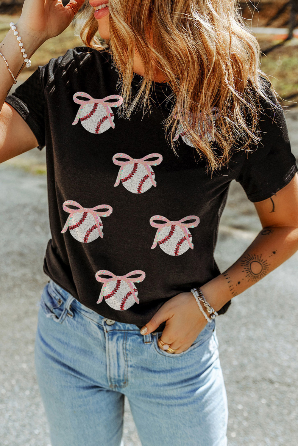Stylish Graphic T-Shirt with Sequins and Bow Ball Design for Game Day - Detail View 10