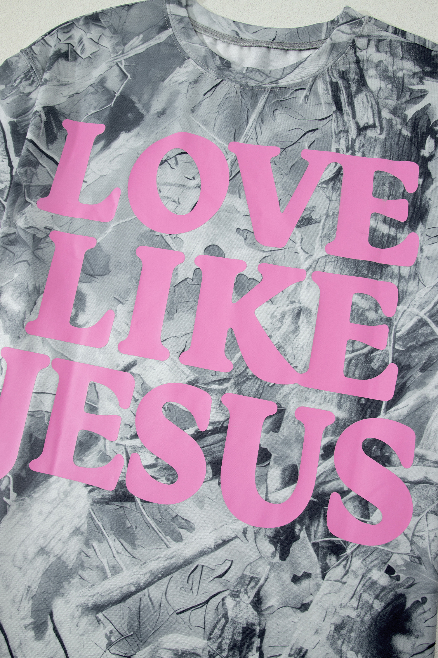 Love Like Jesus Women's Graphic Tee – Pink Woodland Camo Short Sleeve Top for Thanksgiving - Detail View 8