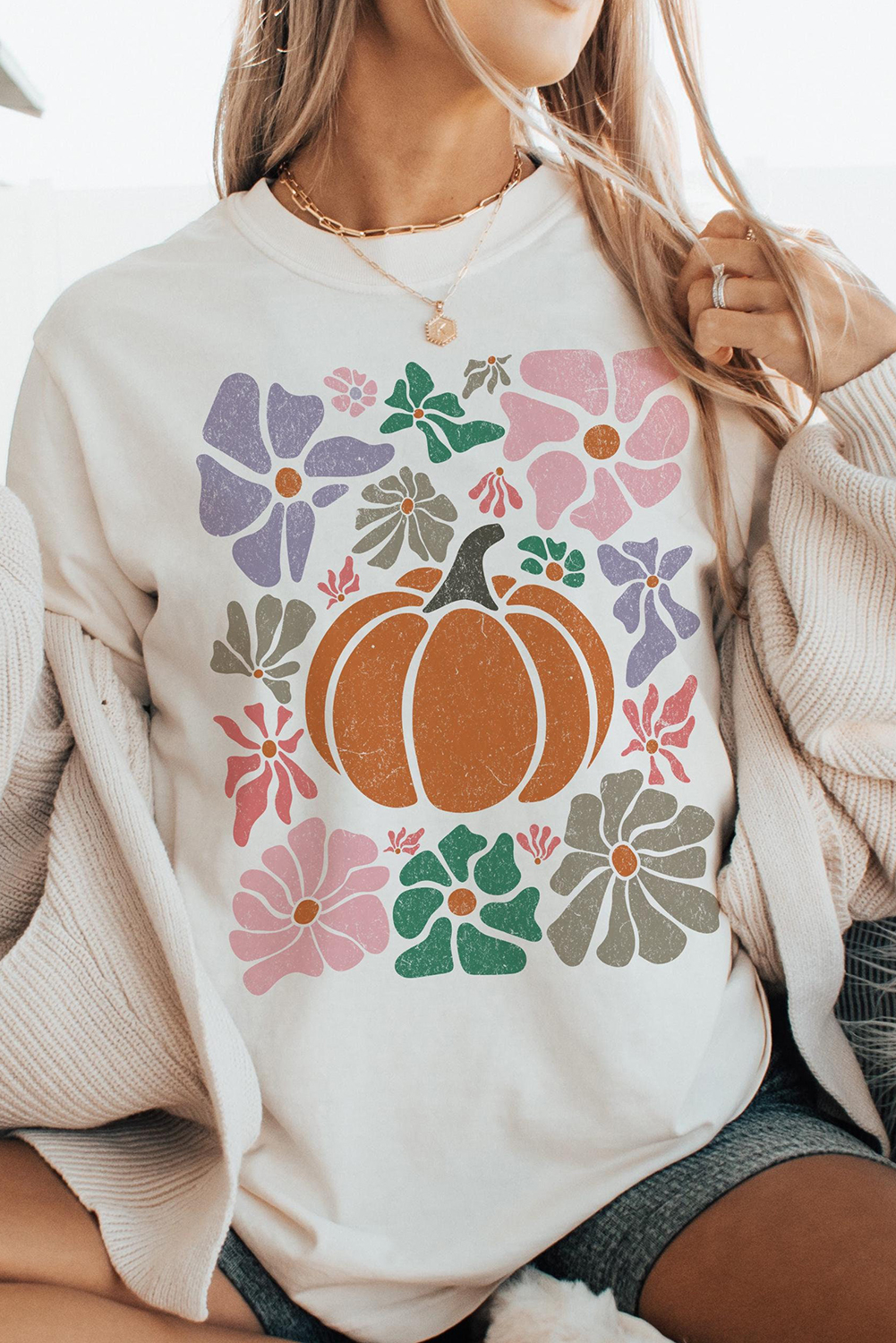 Festive Casual Tee with Pumpkin Graphic - Perfect for Fall Celebrations - Detail View 2