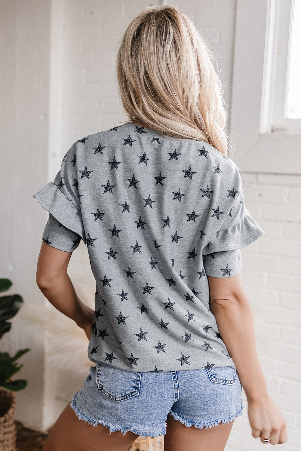 Casual Gray Graphic T-Shirt with Ruffle Sleeves and USA Lettering - Detail View 6