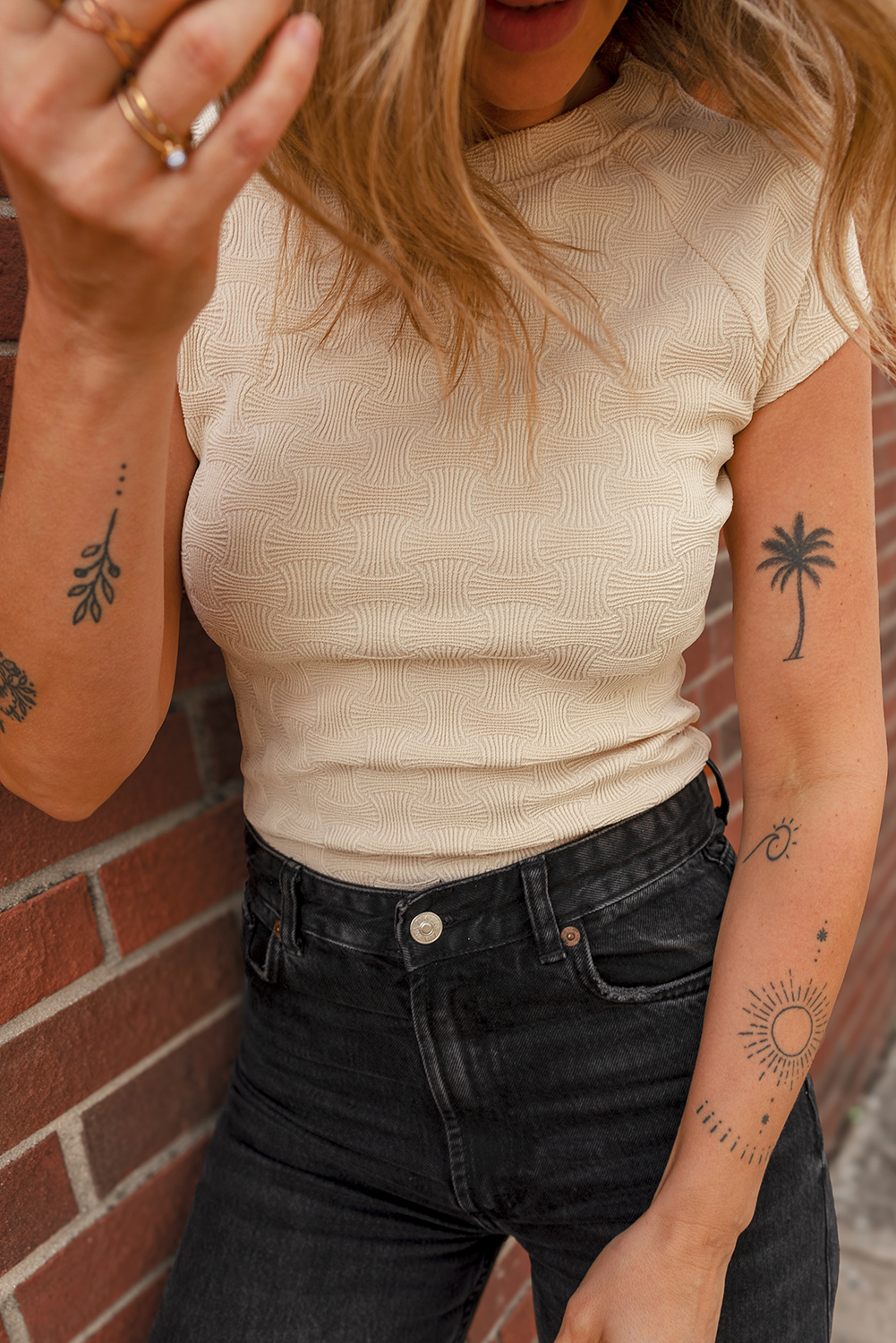 Women's Beige Textured Crew Neck Cap Sleeve Slim Fit T-Shirt - Detail View 5