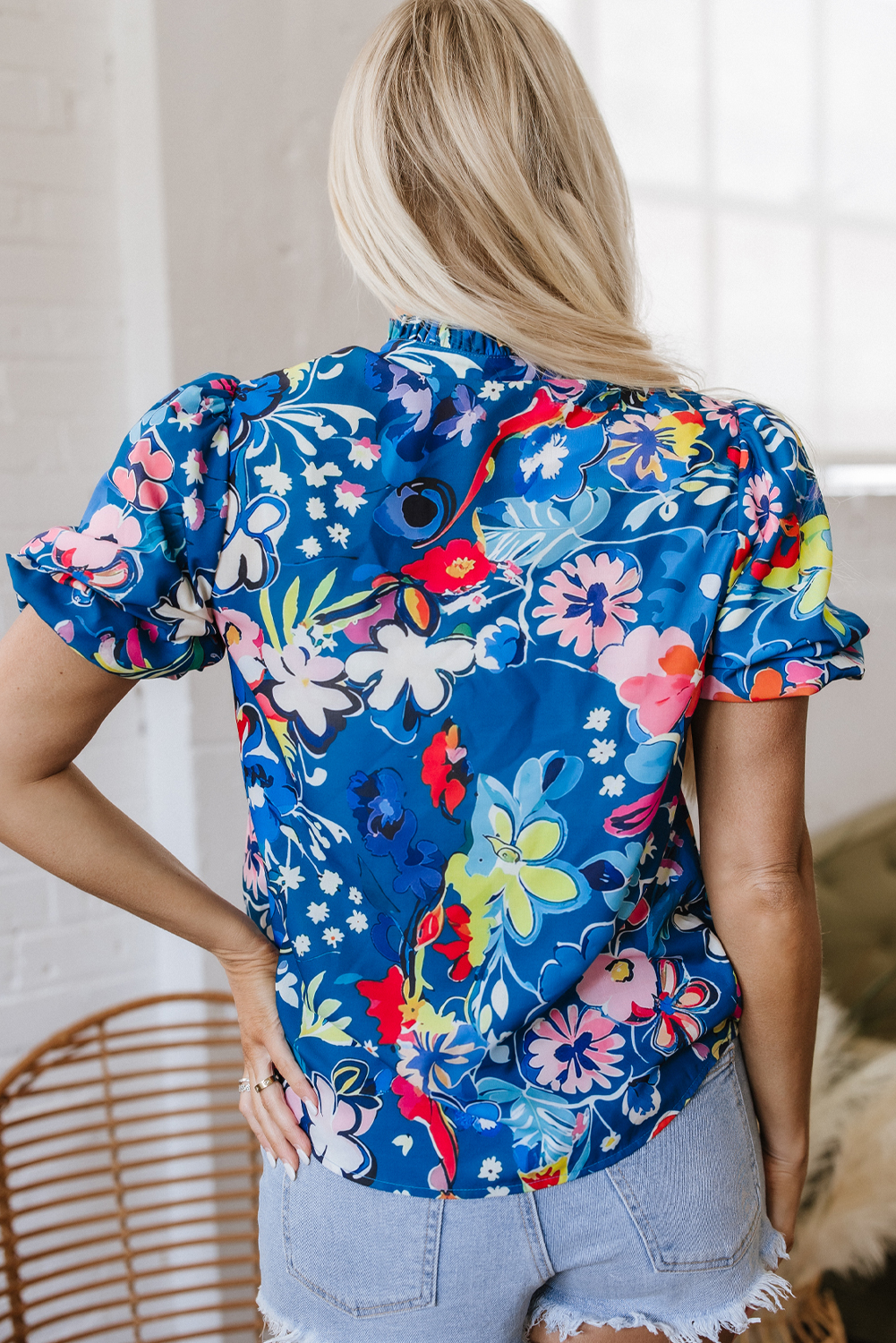 Elegant Casual Blue Floral Blouse with Puff Sleeves and V Neckline - Detail View 2