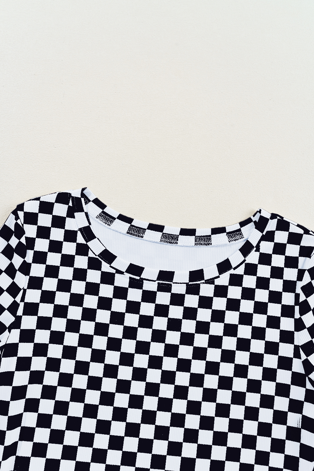 Stylish Slim Fit Short Sleeve T-Shirt - Geometric Checkered Pattern in Black - Detail View 6