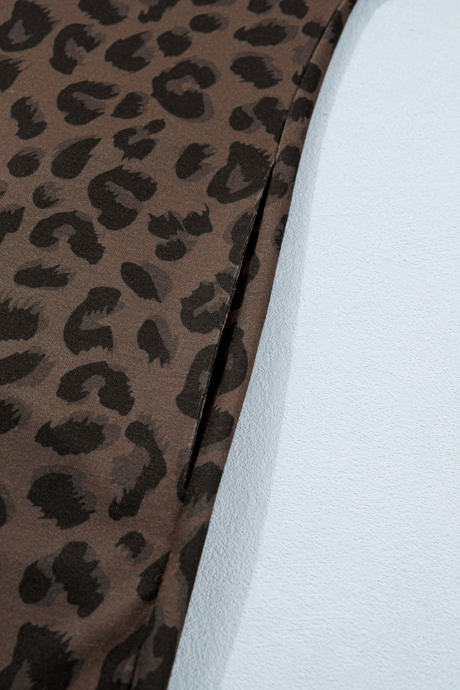 Casual Leopard Print Shift Dress for Women – V-Neck Mini Dress with Colorblock Collar, Comfortable Summer Style - Detail View 11