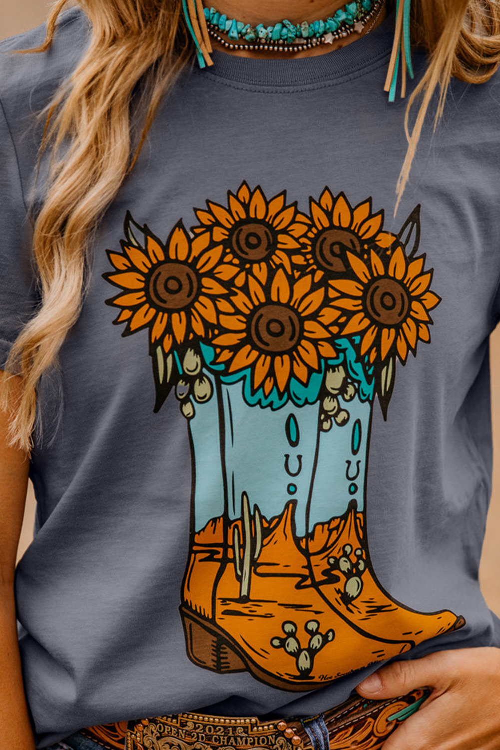 Women's Gray Sunflower Cowgirl Boots Graphic Tee - Western Fashion Casual T-Shirt - Detail View 5