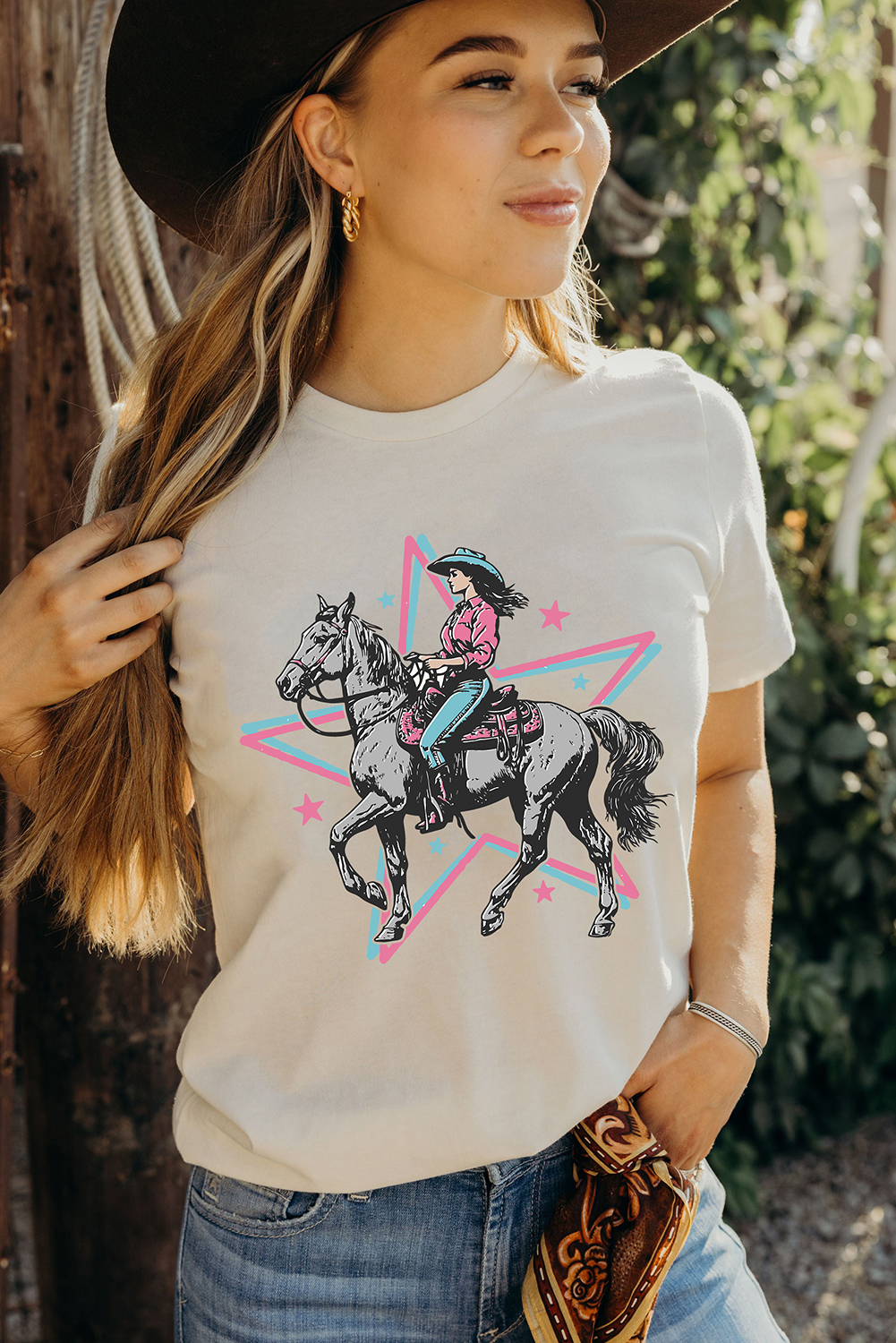 Comfortable and Stylish White Graphic T-Shirt - Ideal for Summer Outfits - Detail View 3