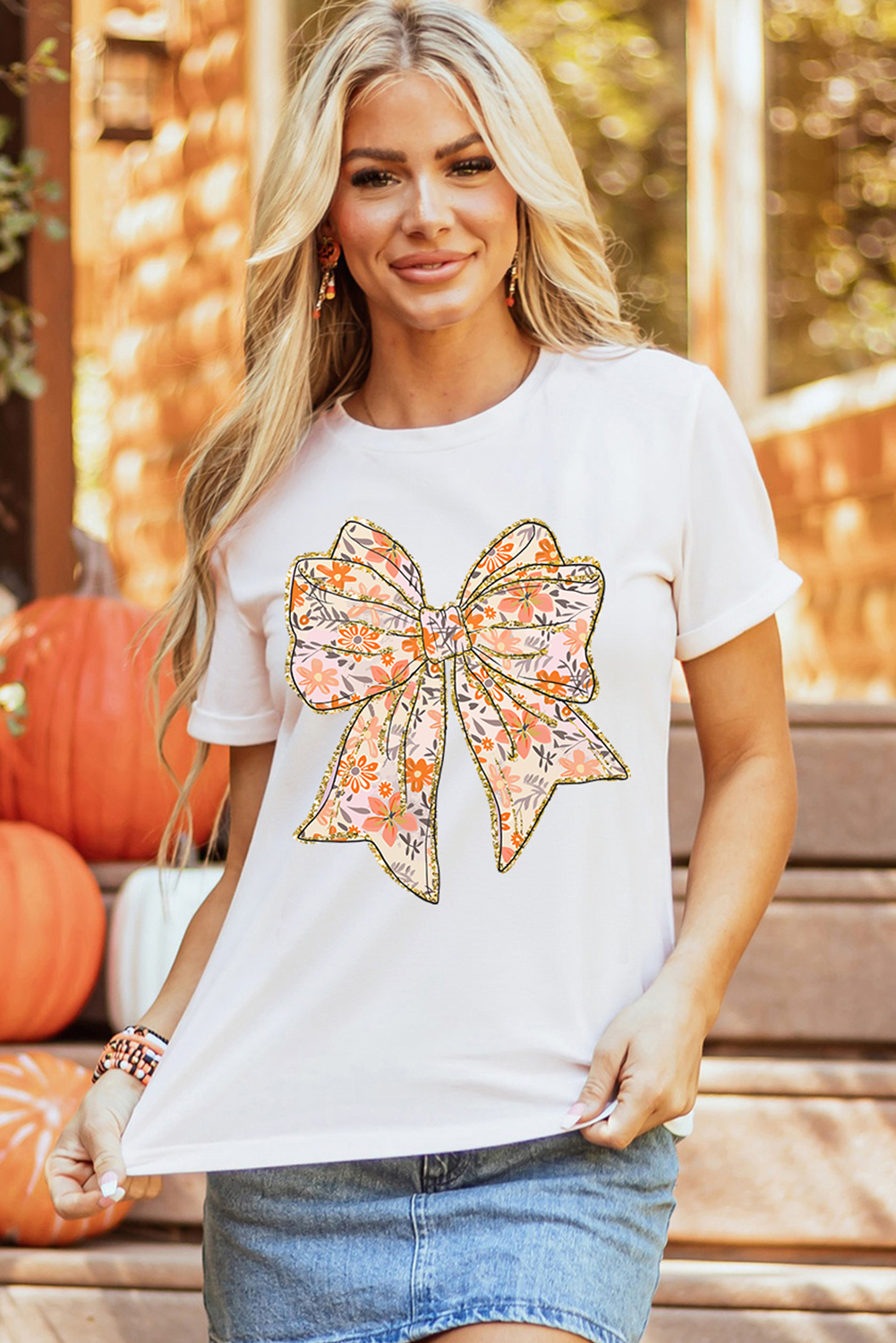 Feminine Casual Wear: White Short Sleeve T-Shirt with Round Neck and Sparkling Details - Detail View 3
