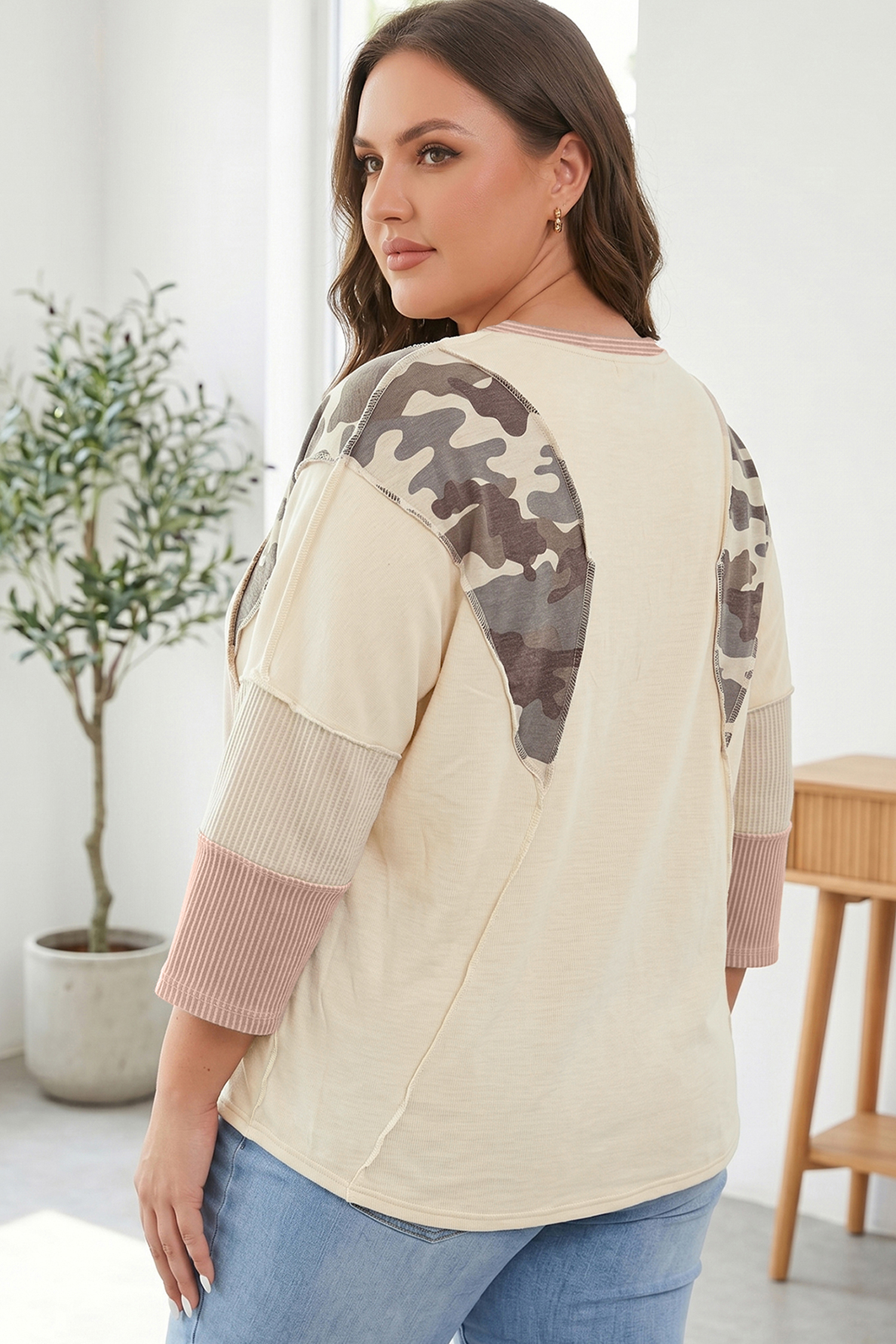 Loose Fit Camo Print Women's Plus Size Colorblock Blouse - Detail View 2