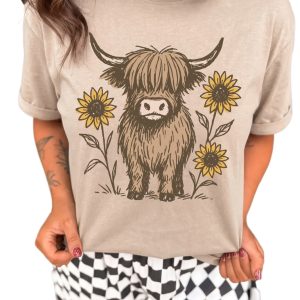Khaki Highland Cow Graphic Tee, Casual Women's Short Sleeve - Main View