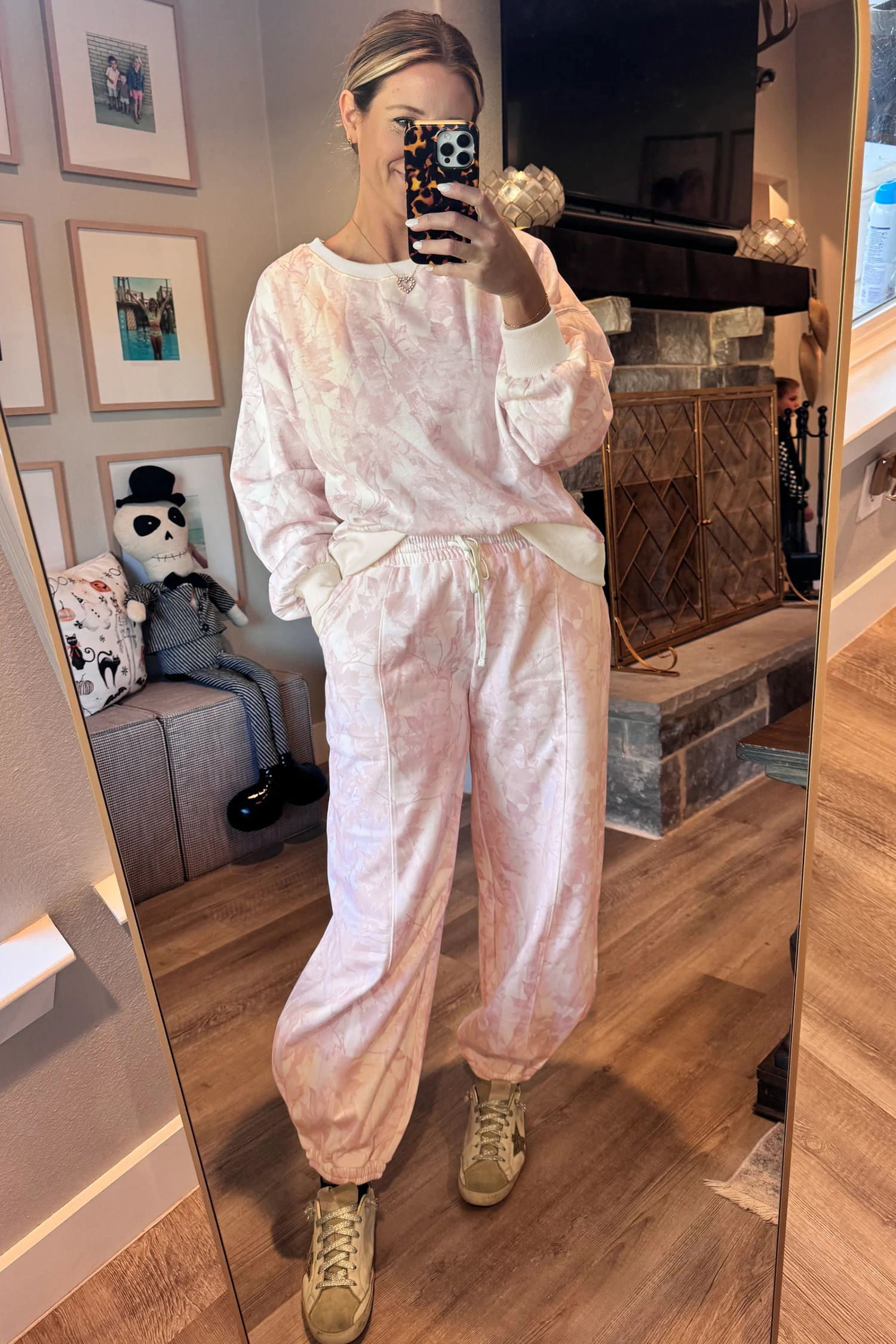 Pink Abstract Print Matching Set, Comfortable Active Jogger Suit - Detail View 5