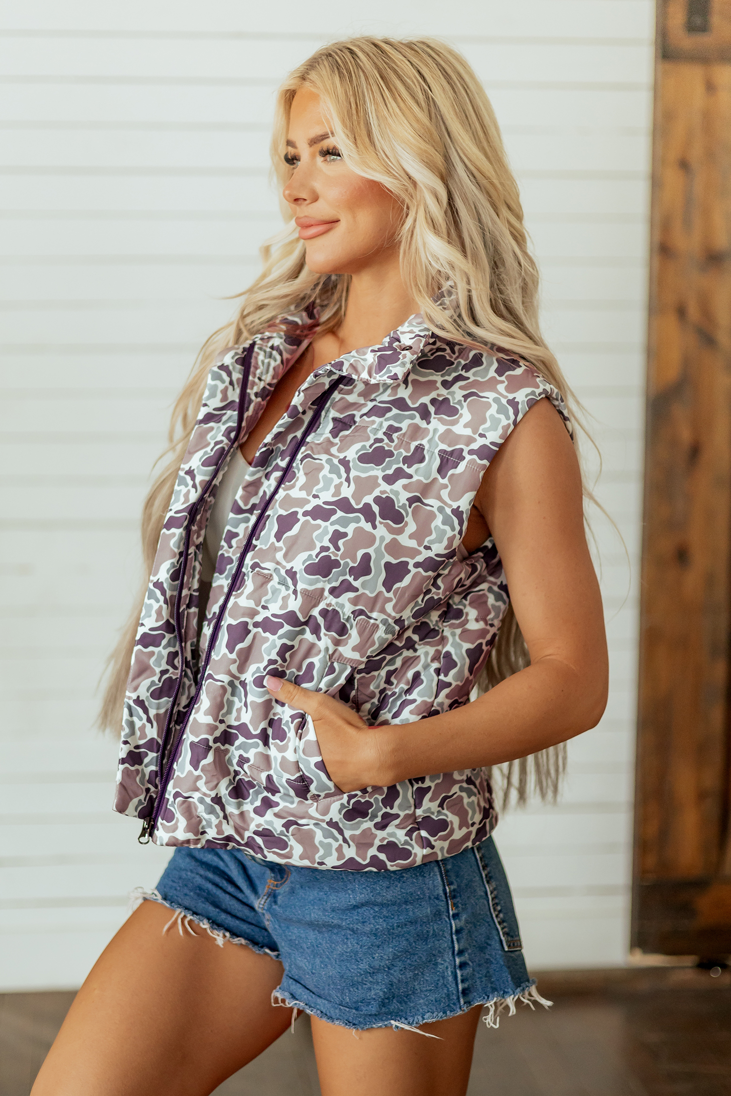 Women's Winter Puffer Vest, Warm Camo Sleeveless Jacket - Detail View 3
