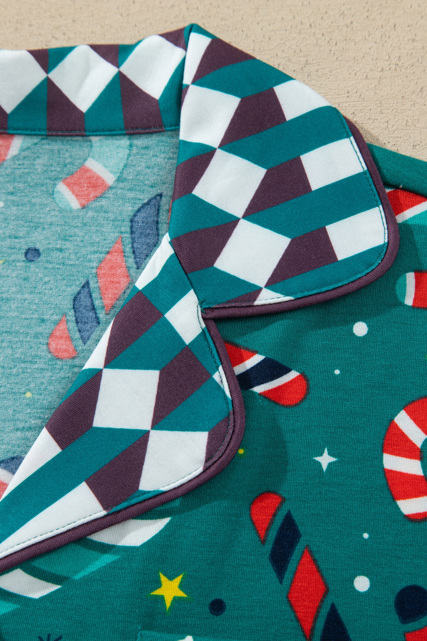 Green Christmas Lounge Set, Abstract Print Two Piece - Detail View 8