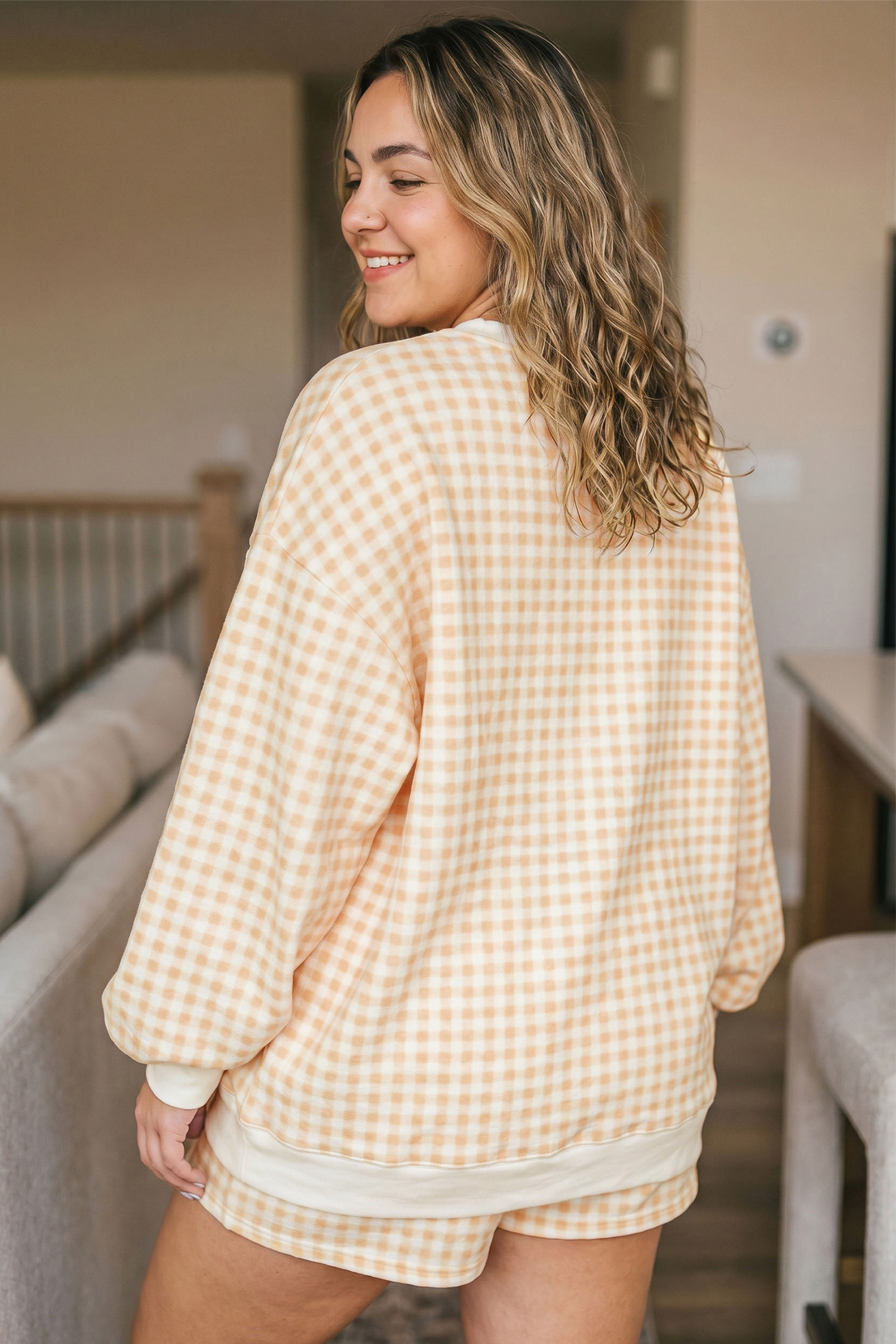 Women's Loose Sweatshirt Shorts Set, Comfy Plaid Outfits - Detail View 3