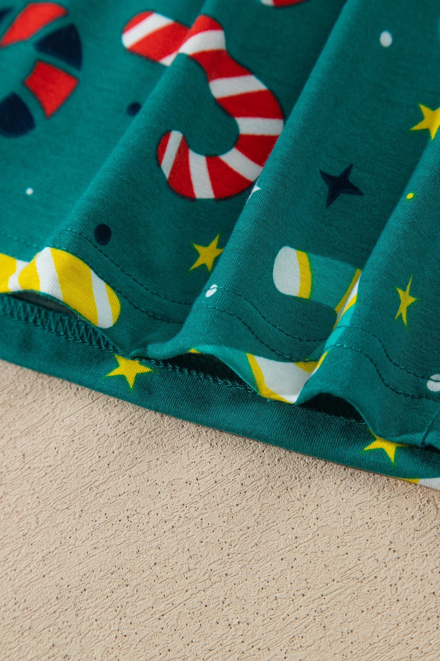 Green Christmas Lounge Set, Abstract Print Two Piece - Detail View 11